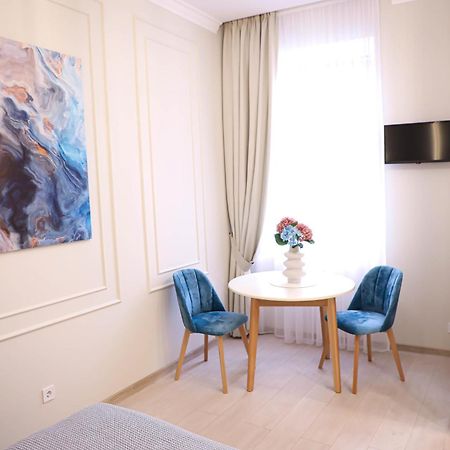 Modern Apartment, 3Mins To Opera Lviv Exterior foto