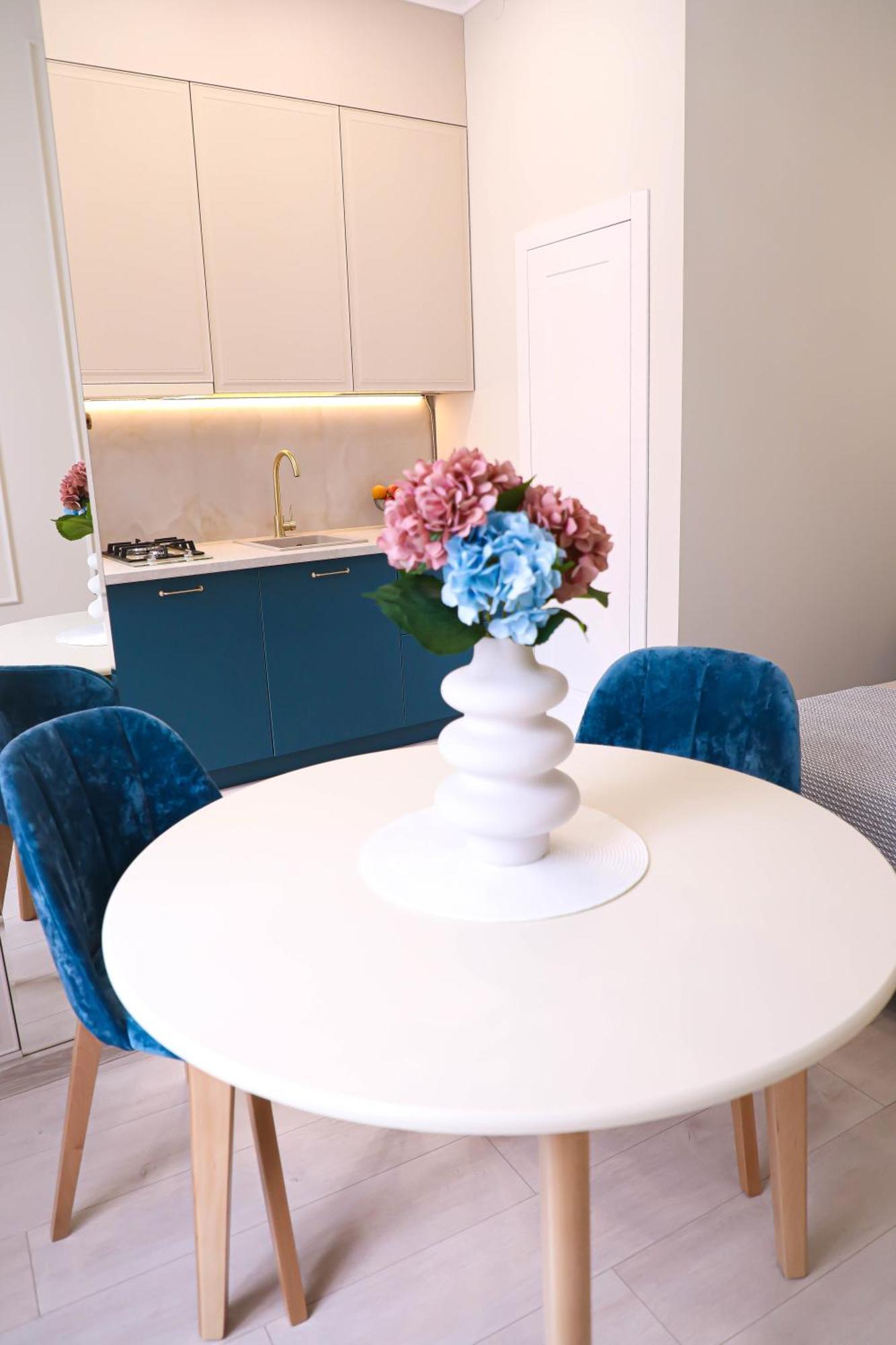 Modern Apartment, 3Mins To Opera Lviv Exterior foto