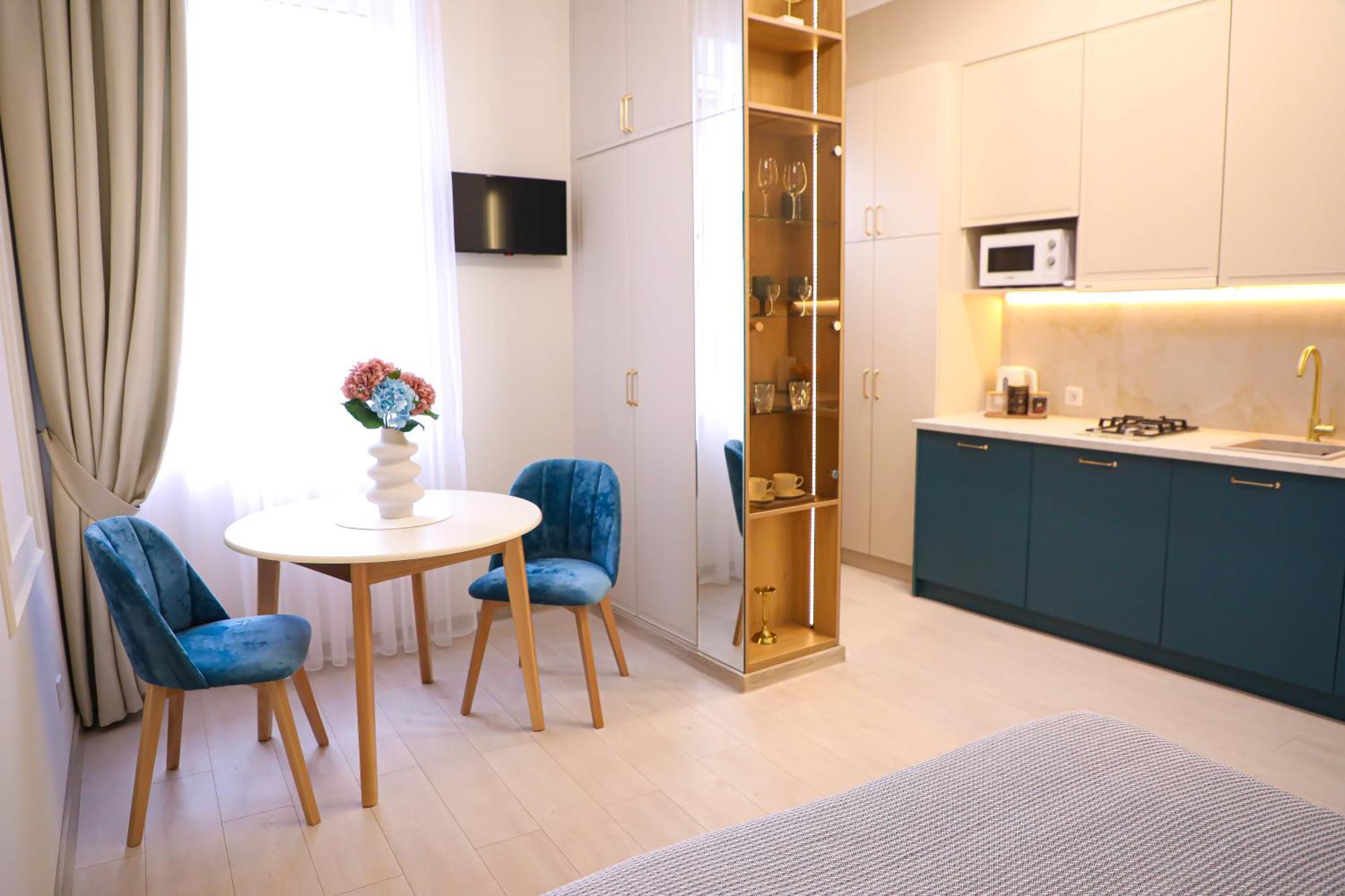 Modern Apartment, 3Mins To Opera Lviv Exterior foto